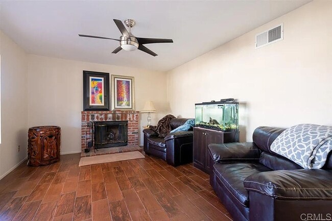 Building Photo - 3 Bedroom Mira Mesa Home (with a pool!)