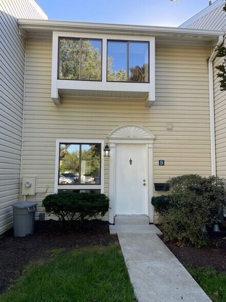 Primary Photo - 290 Hilltop Ln