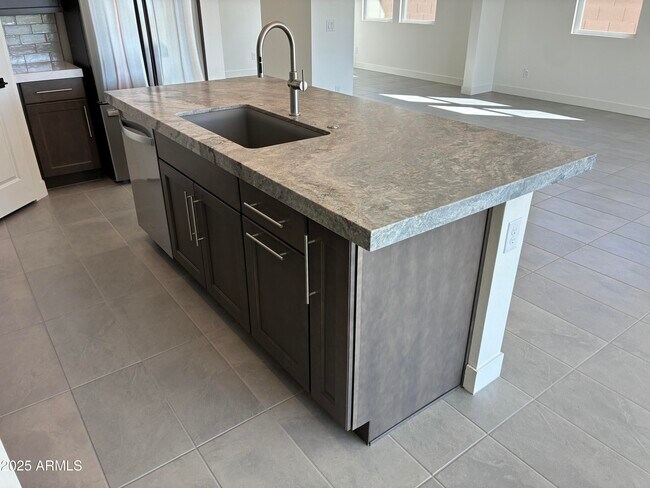 Building Photo - 10862 N Brownsville Ln