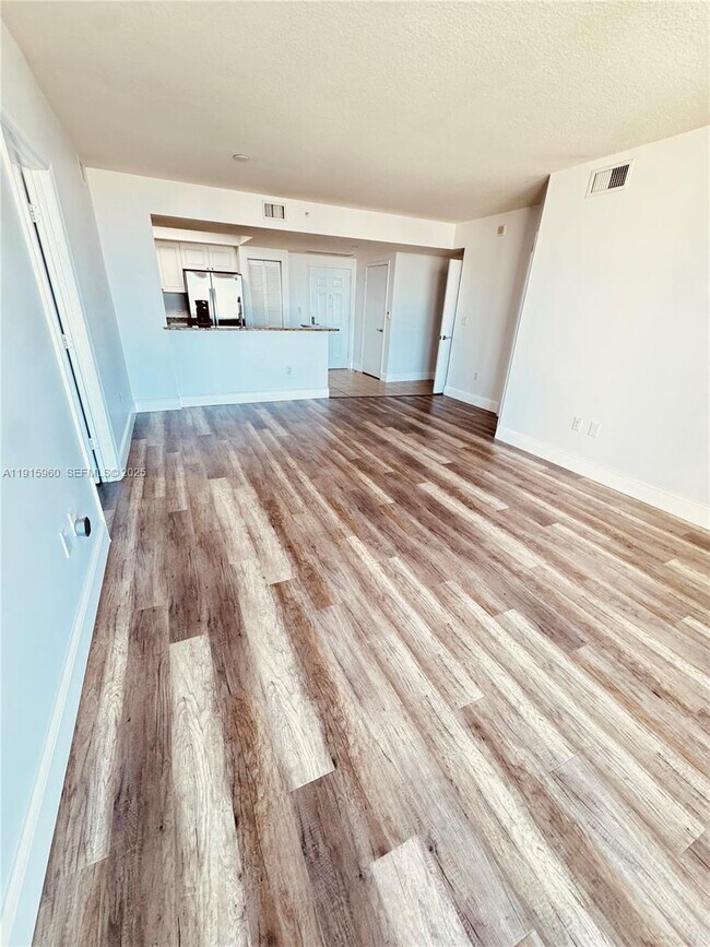 Building Photo - 19501 W Country Club Dr