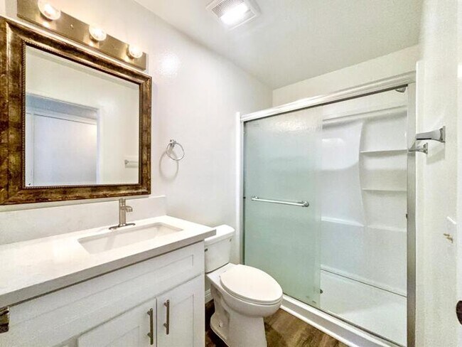 Building Photo - Lovely 2-Bed, 2-Bath Condo with Great Loca...