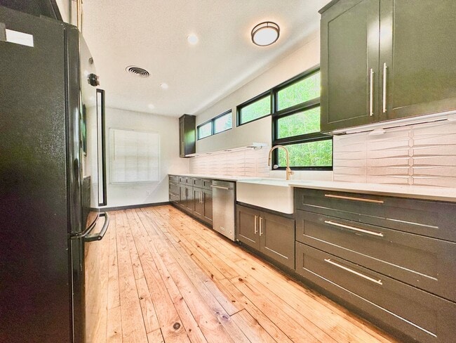 Building Photo - Cherrywood 3x2 + Detached Studio/At-Home Office