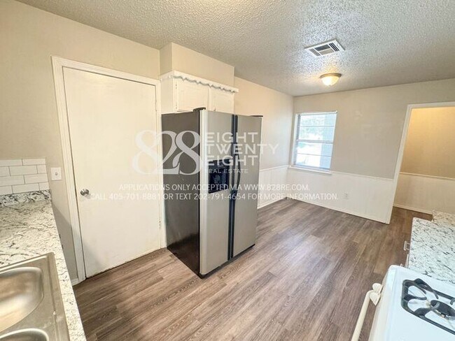 Building Photo - NICE 3 BED/1.5 BATH ON QUIET CUL-DE-SAC IN...