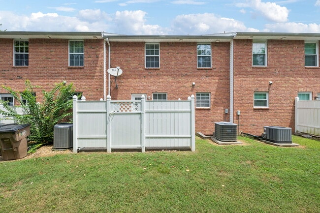 Building Photo - 2120 Lebanon Pike