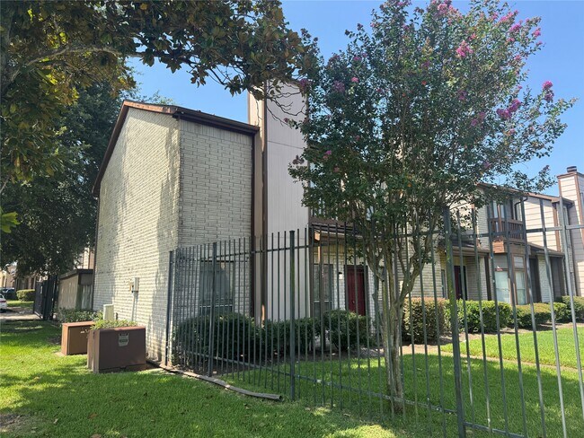 Building Photo - 12300 Brookglade Cir