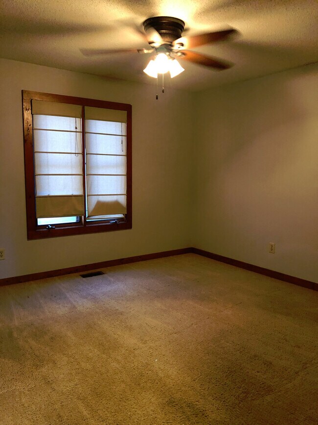 Building Photo - 5652 Thea Ln