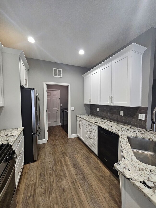 Building Photo - Victoria Park 3 Bedroom Home in Deland