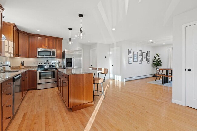 Building Photo - 589 Laconia Rd