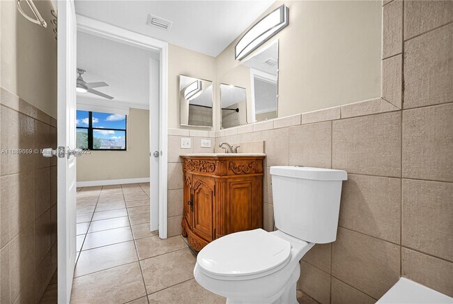 Building Photo - 8120 Geneva Ct