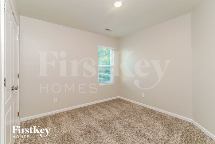 Building Photo - 7429 Hidden Creek Dr