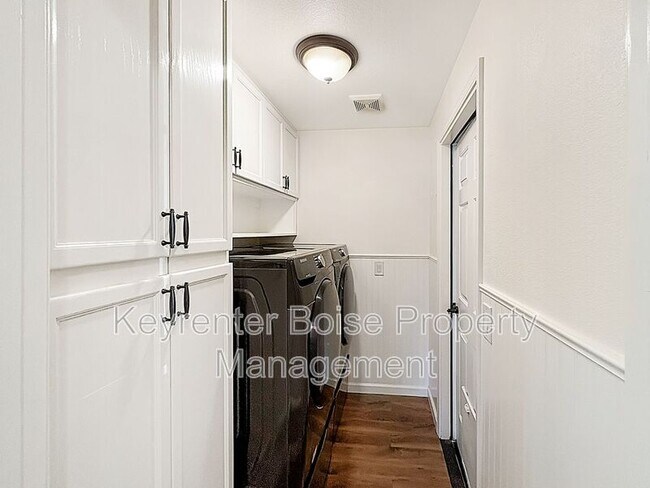 Building Photo - 6503 W Baron Dr
