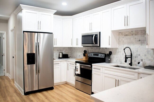 Building Photo - Glamorous Ybor Home • near Downtown