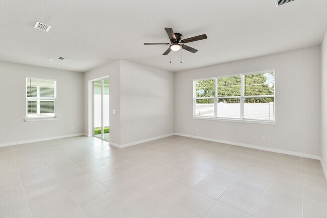 Building Photo - Beautiful 4/2 Energy Efficient Home in St....