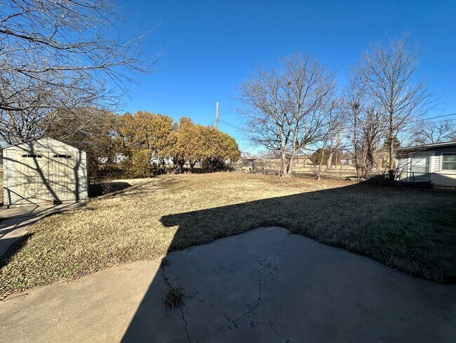 Building Photo - 4 Bedroom