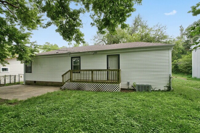 Building Photo - 1420 S Pickwick Ave
