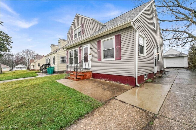 Building Photo - 18721 Fairway Ave