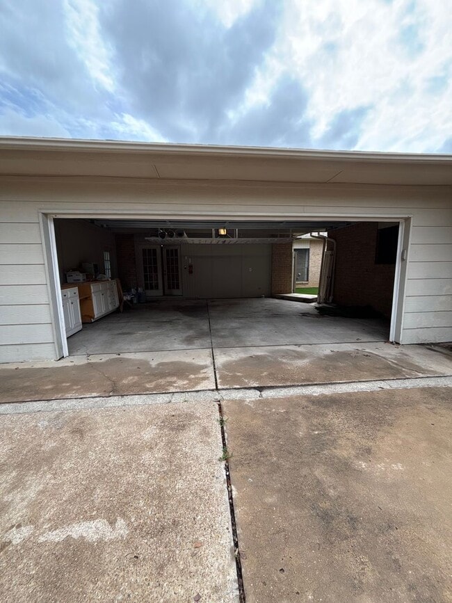 Building Photo - 5026 Bellaire Dr S
