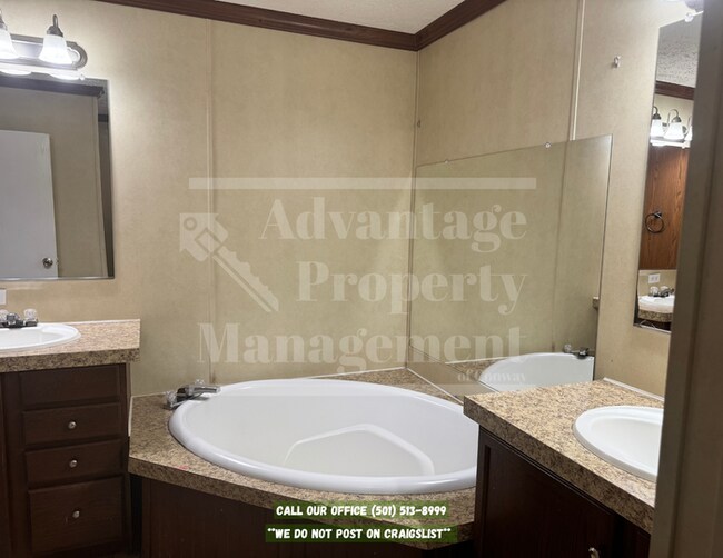 Building Photo - Perfect for Families: Spacious 5-Bedroom Home in Greenbrier!