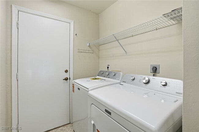 Building Photo - 2268 Piccadilly Ct