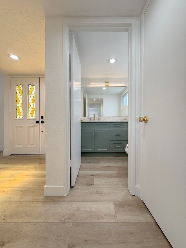 Building Photo - Stunning Remodeled Home in South Huntington Beach – Minutes to the Beach!