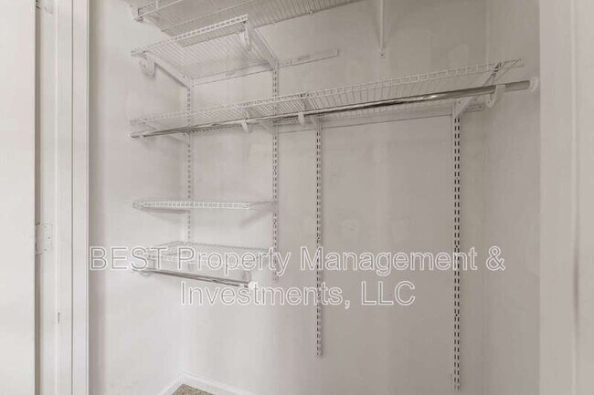 Building Photo - 8130 Kings Creek Dr