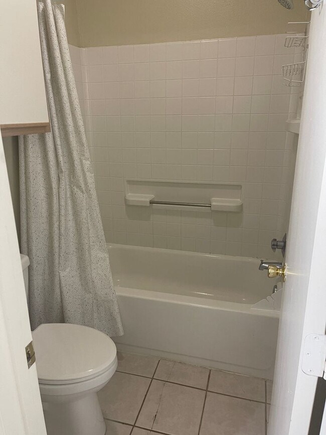 Building Photo - College Station - 4 Bedroom / 2.5 Bath / 2...