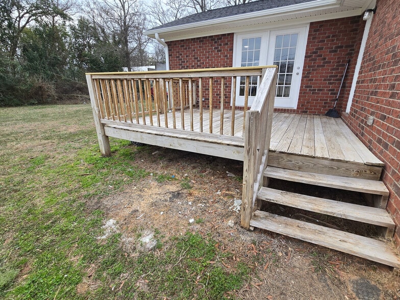 Building Photo - Room in House on Lucky Ct