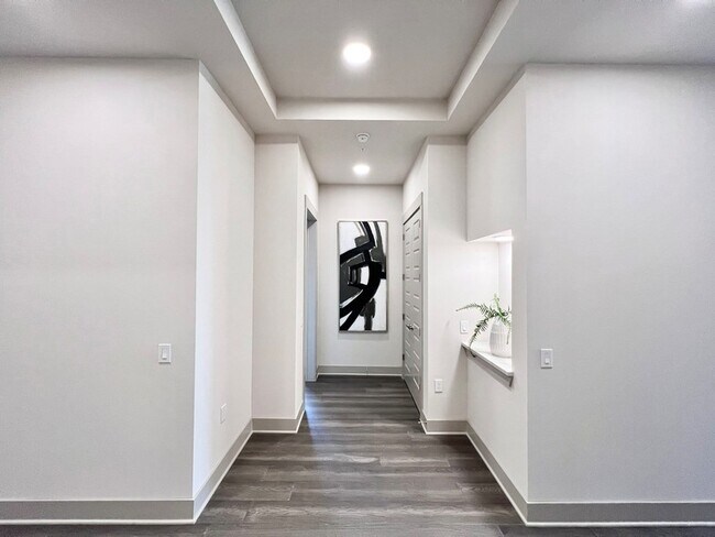 Building Photo - 3330 Oak Grove Ave