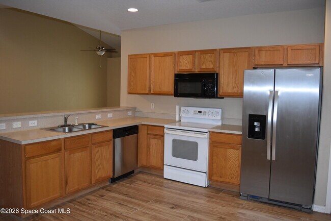 Building Photo - 1040 Venetian Dr