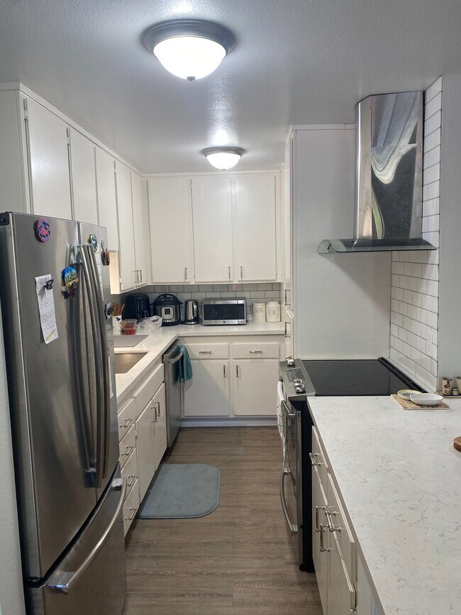 Building Photo - 6542 Ocean Crest Dr