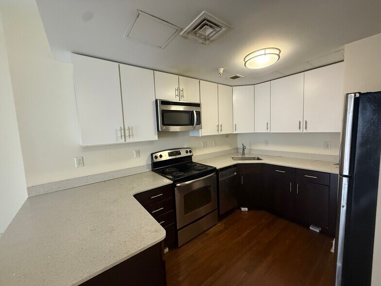 Primary Photo - 8 Winter St