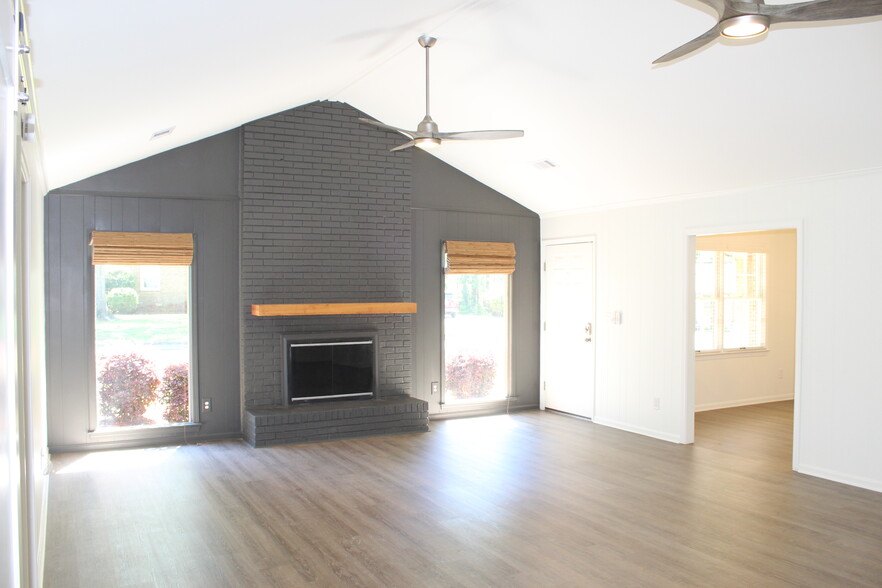 Spacious Living Room 2 - 900 Heritage Dr