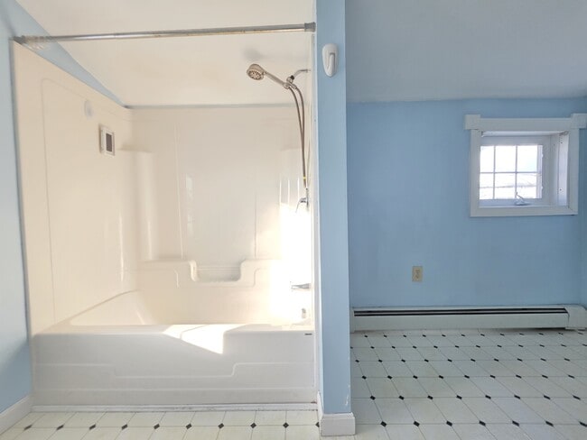 Building Photo - 208 Grove St