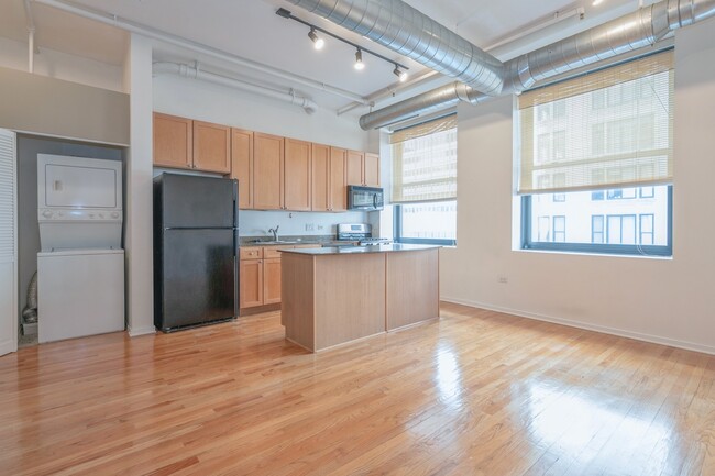 Building Photo - 6 E Monroe St