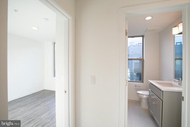 Building Photo - 3013 Evergreen Walk