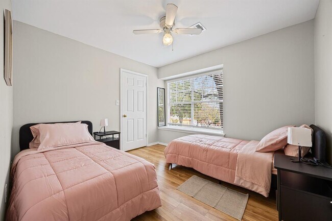 Building Photo - 5006 Acorn Grove Ct