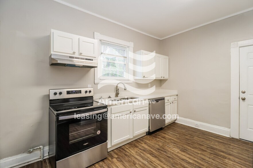 Building Photo - 5206 Ravenna St