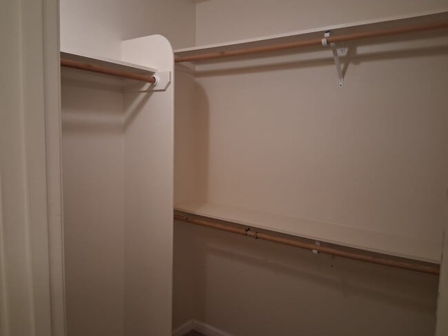 Building Photo - Cute, clean 2 bedroom upstairs apartment with patio.