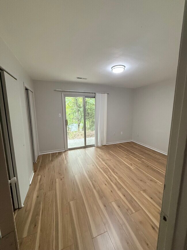 Building Photo - 5326 Carolyn Cir