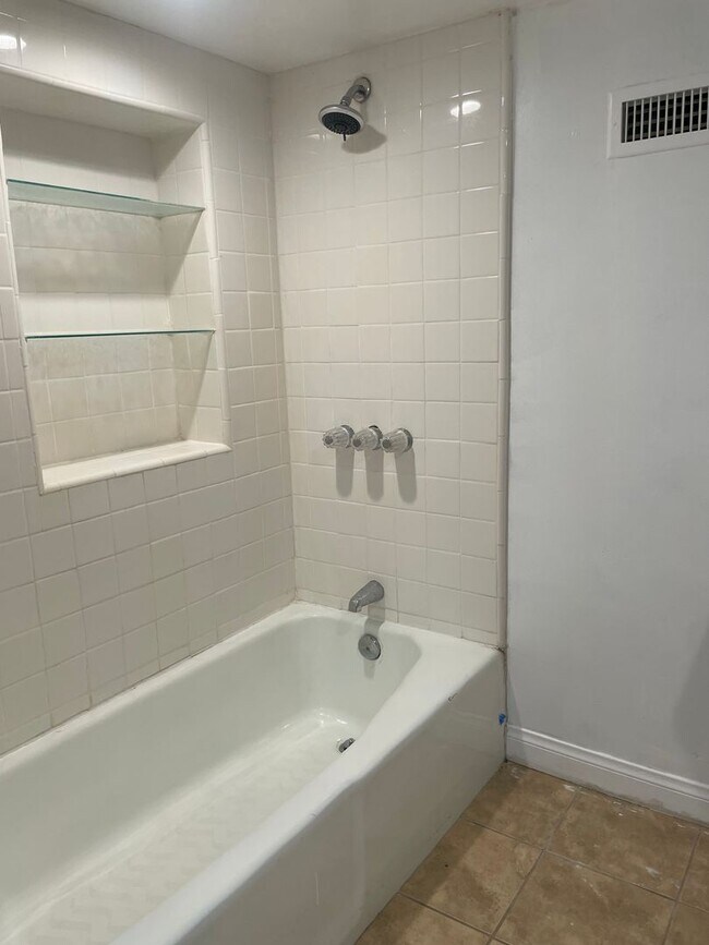 Building Photo - Minutes from Lake Arrowhead!