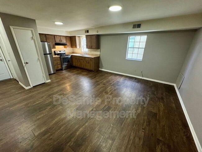 Building Photo - 542 5th Ave