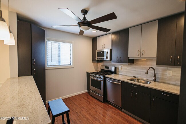 Building Photo - 1601 Alpine Trail