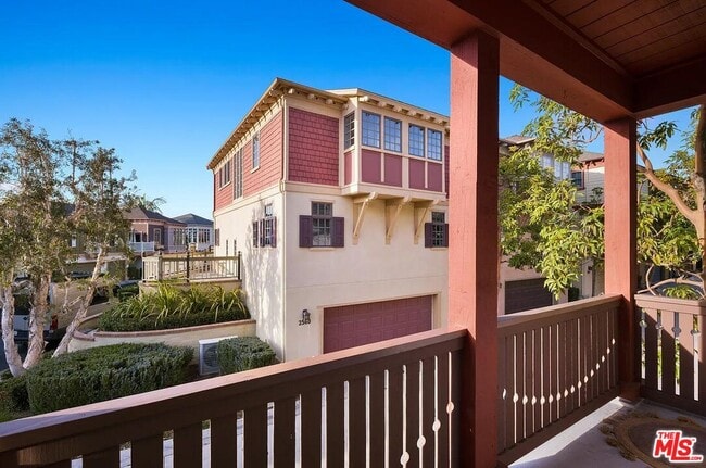 Building Photo - 2584 Bungalow Pl