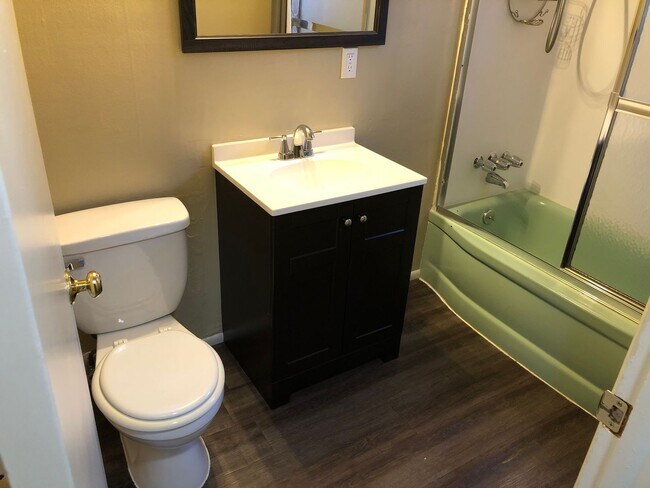 Building Photo - Cute one bedroom apartment!