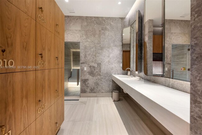 Building Photo - 2678 Tigertail Ave