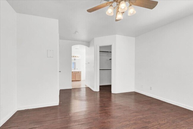 Building Photo - 8217 Beekman St