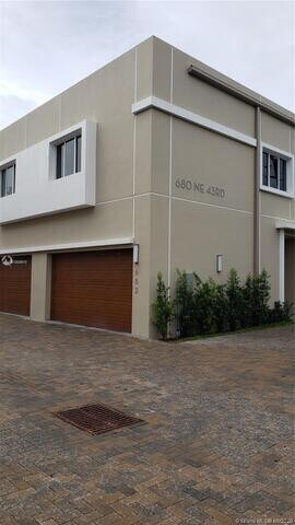 Building Photo - 696 NE 43rd St