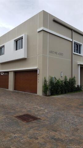 Building Photo - 698 NE 43rd St