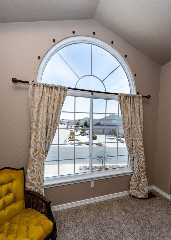 Building Photo - Fabulous 6 bedroom + office D20 Home with ...