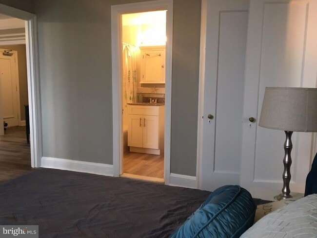 Building Photo - 2031 Locust St